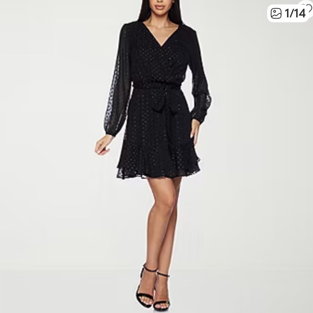 NWT Premier Amour Long Sleeve Fit +
Flare Dress - Size 6 - Party/Cocktail